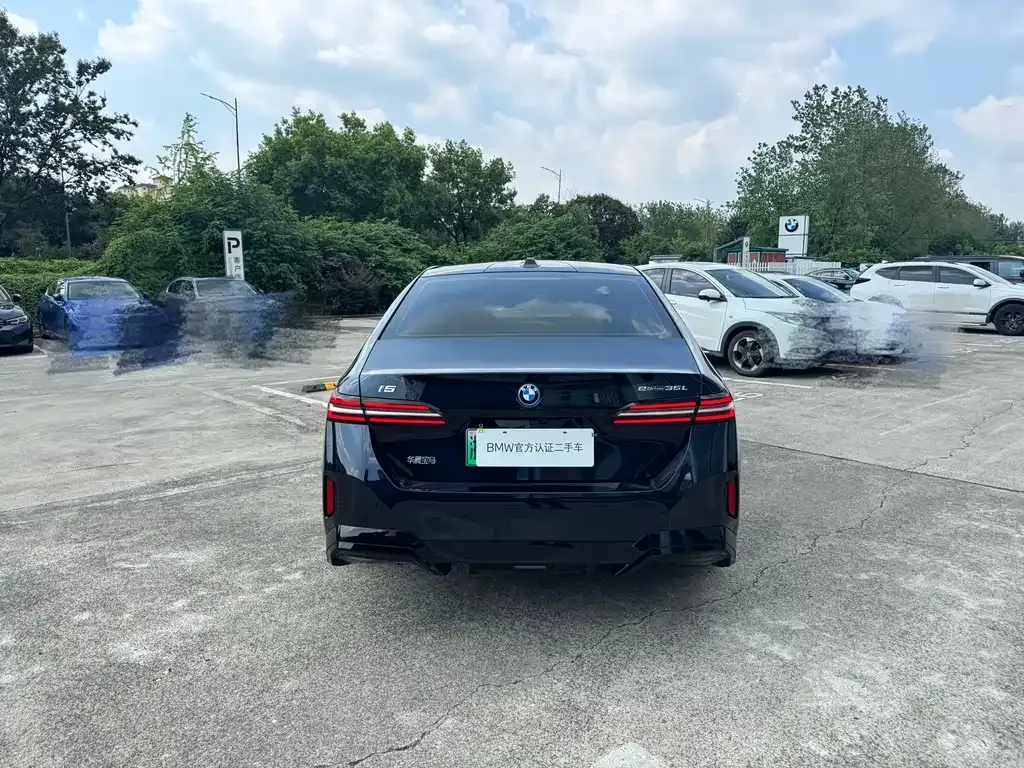 BMW i5 — фото 10