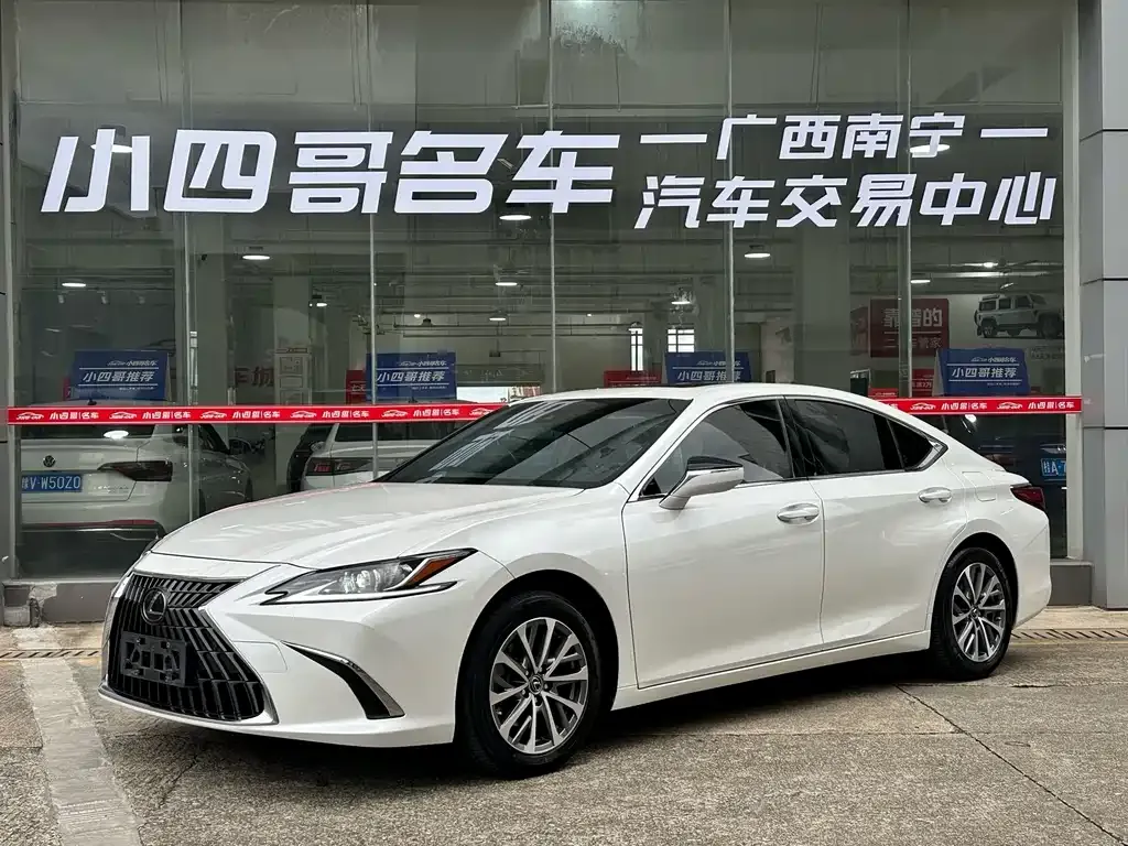 Lexus ES — фото 1