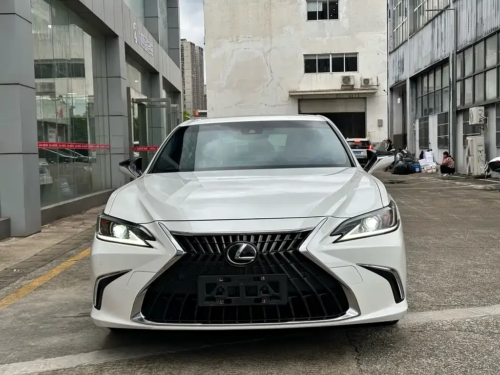 Lexus ES — фото 5