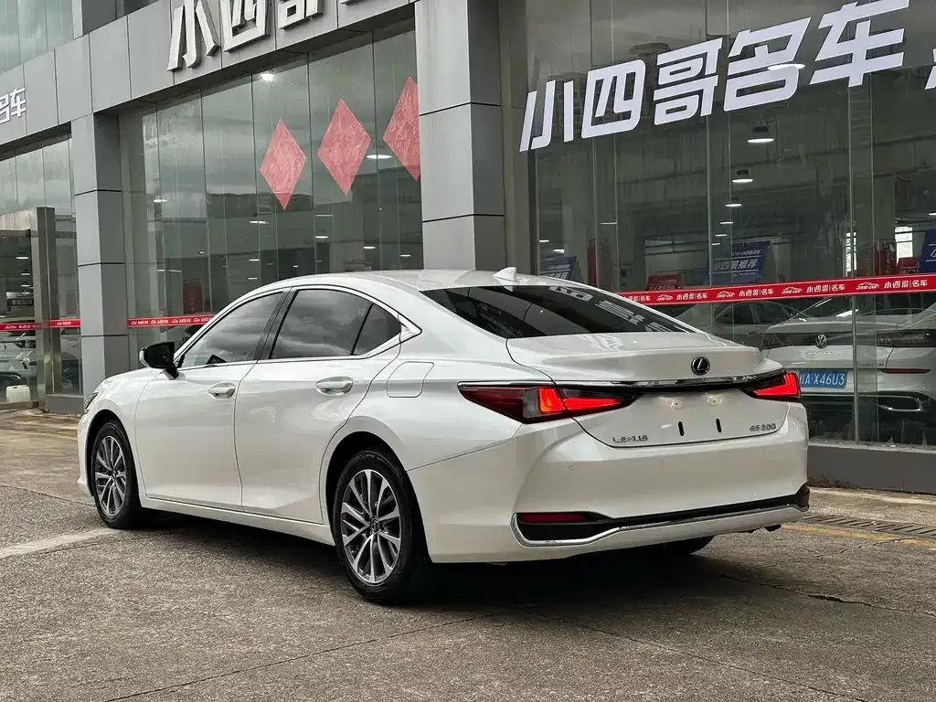 Lexus ES — фото 8
