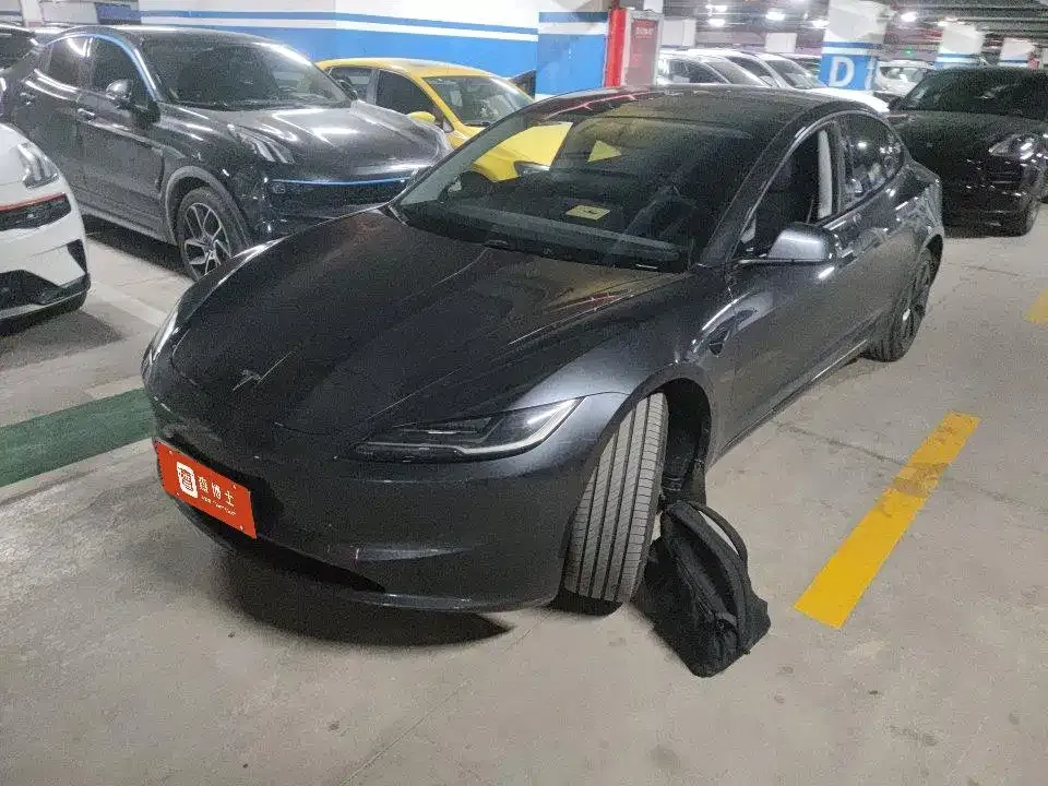Tesla Model 3 — фото 1