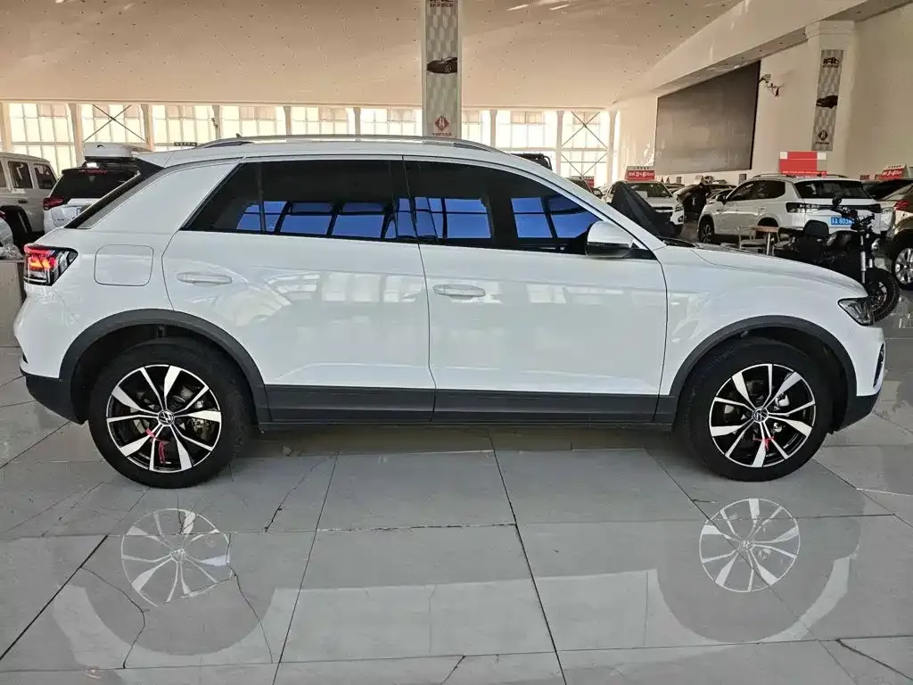 Volkswagen T-Roc — фото 9