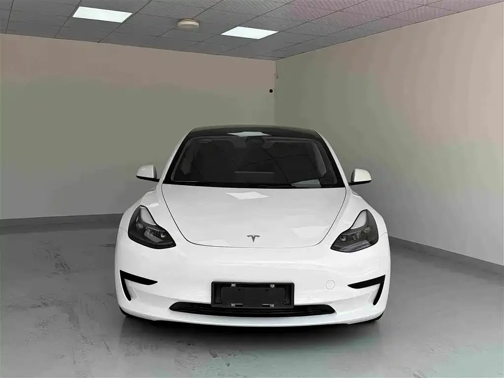 Tesla Model 3 — фото 5