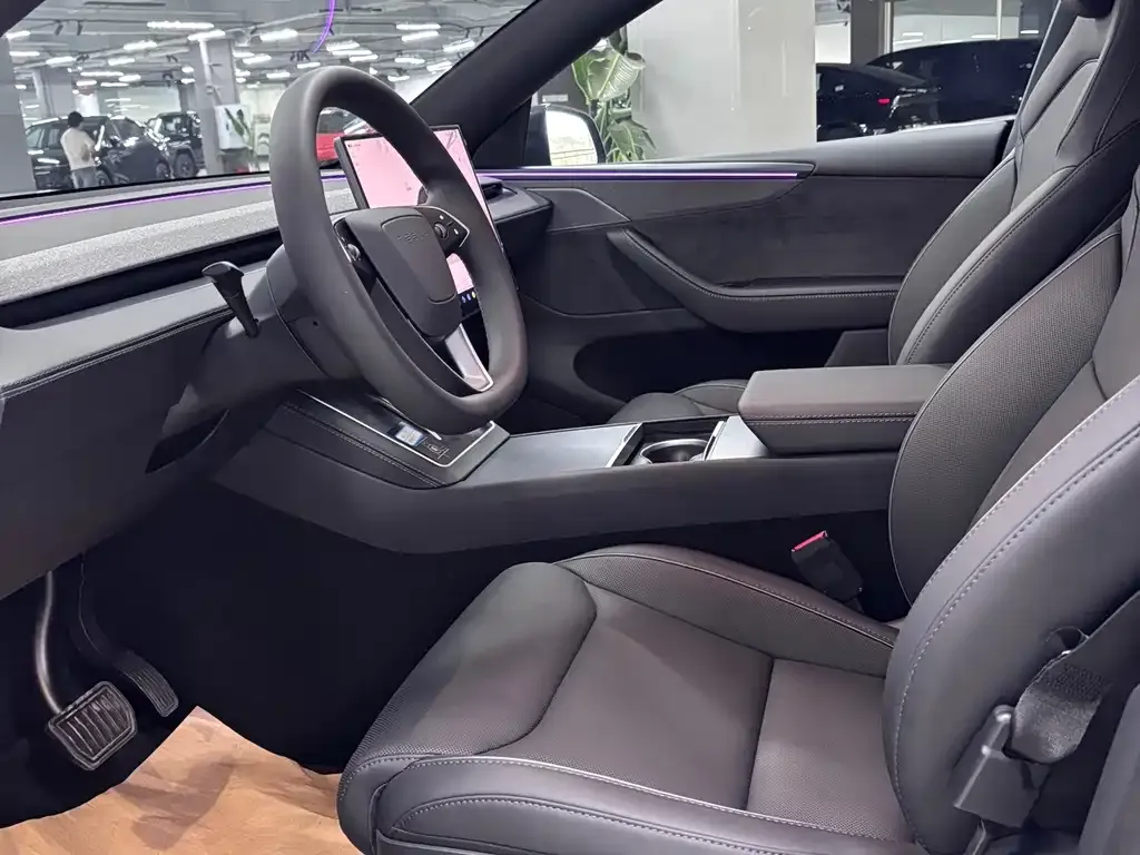 Tesla Model Y L — фото 9