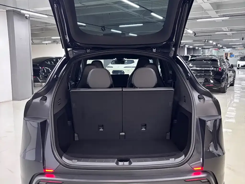 Tesla Model Y L — фото 7