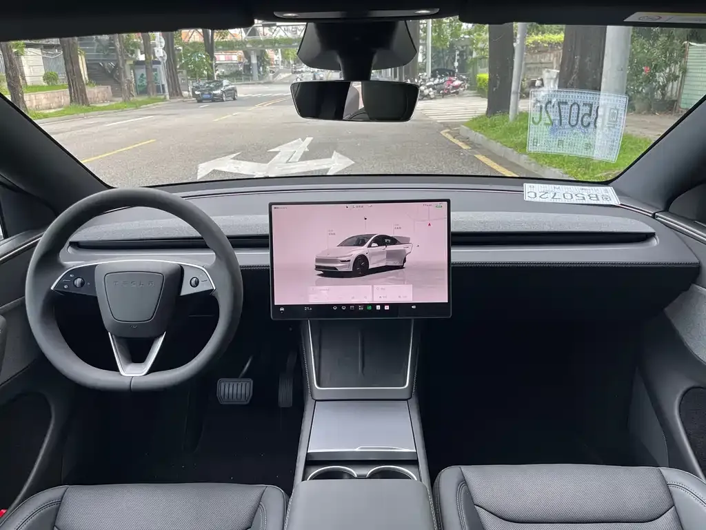 Tesla Model Y — фото 8