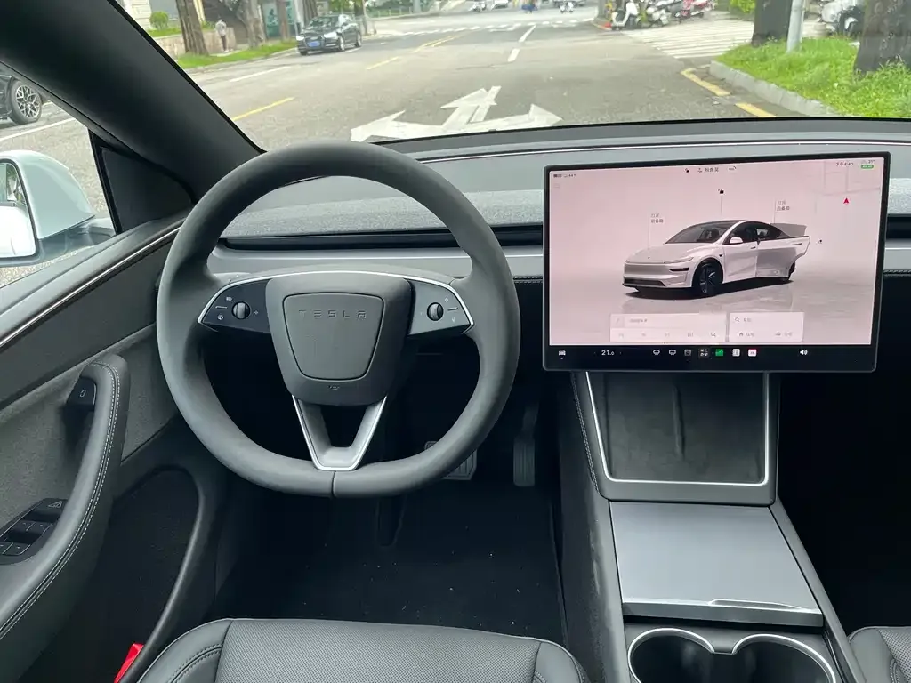 Tesla Model Y — фото 7