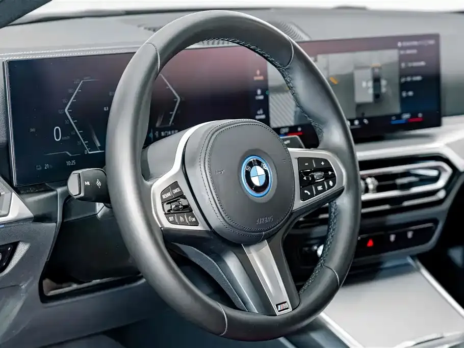 BMW i4 — фото 10