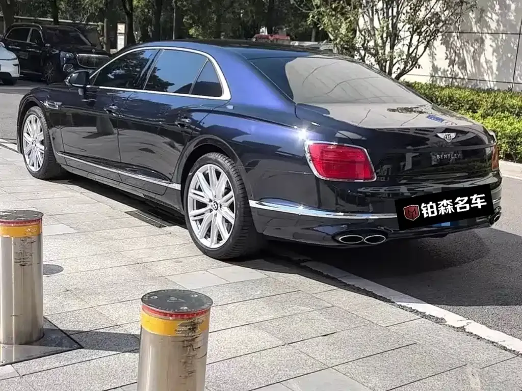 Bentley Flying Spur — фото 4