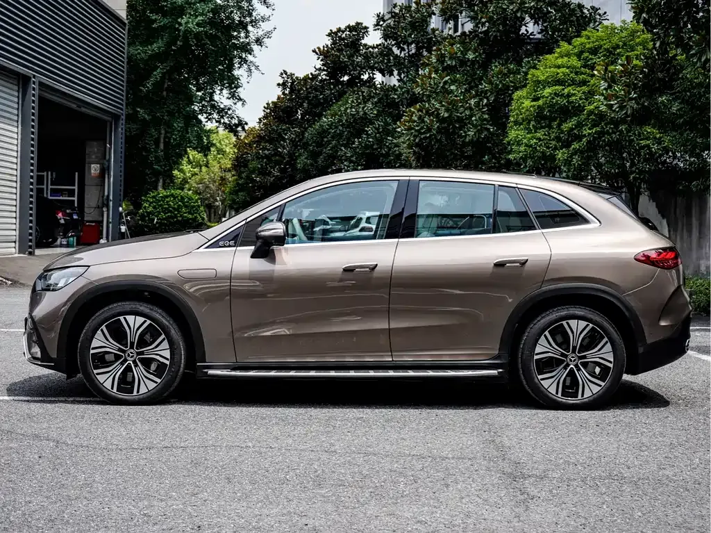 Mercedes-Benz EQE SUV — фото 8