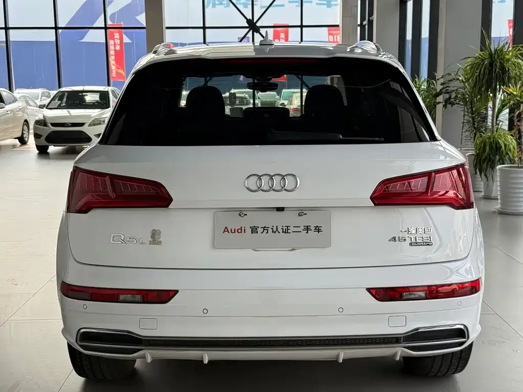 Audi Q5L — фото 4