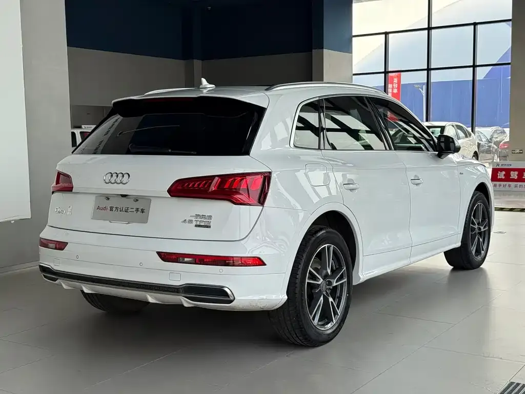 Audi Q5L — фото 7