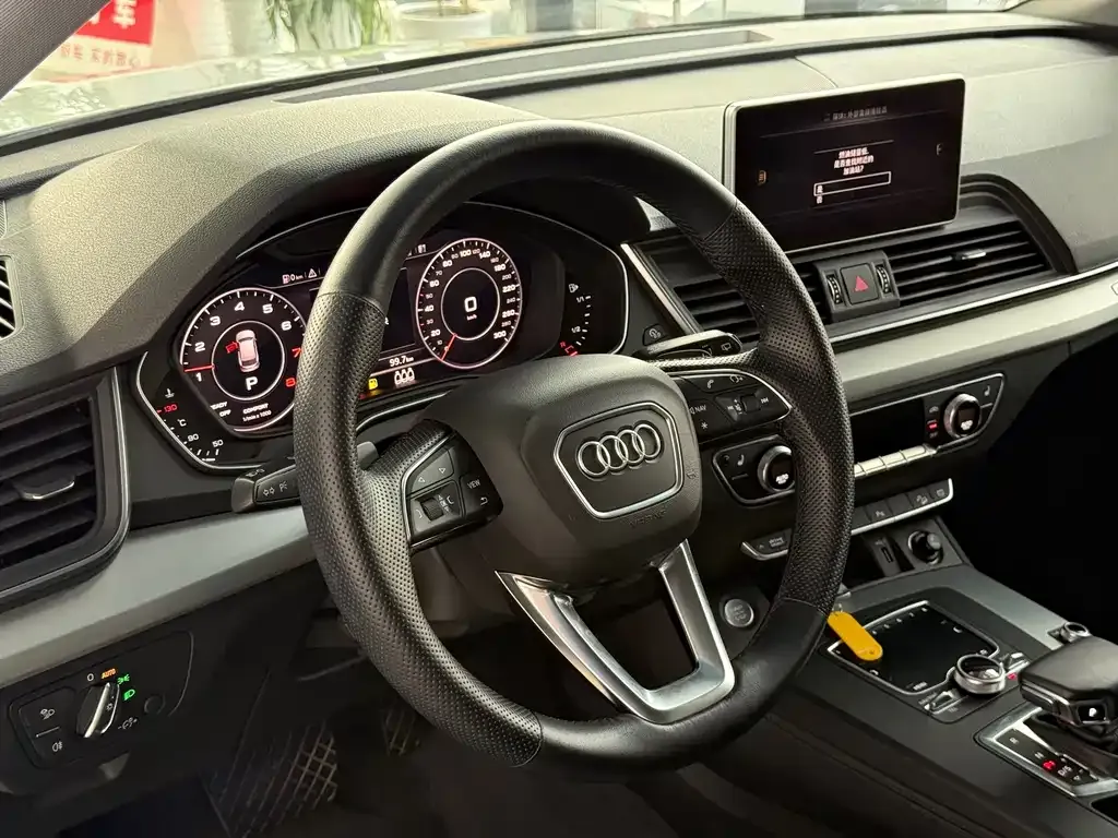 Audi Q5L — фото 6