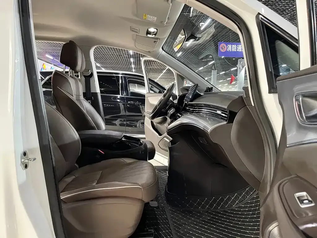 Roewe iMAX8 — фото 3
