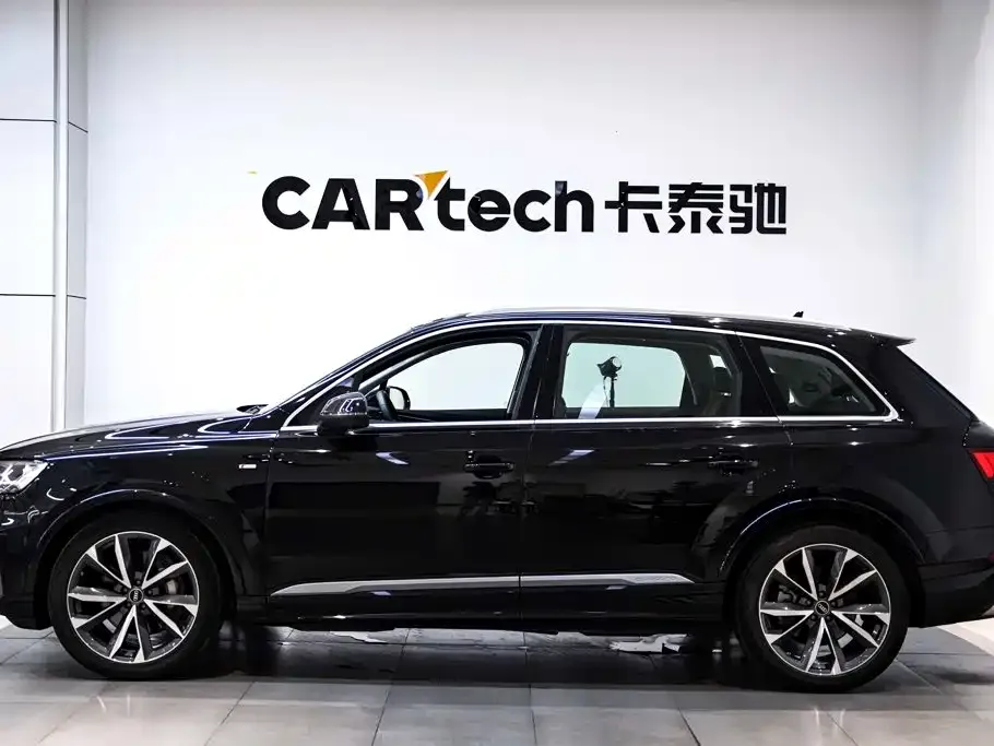 Audi Q7 — фото 10