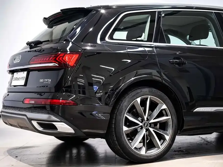 Audi Q7 — фото 9
