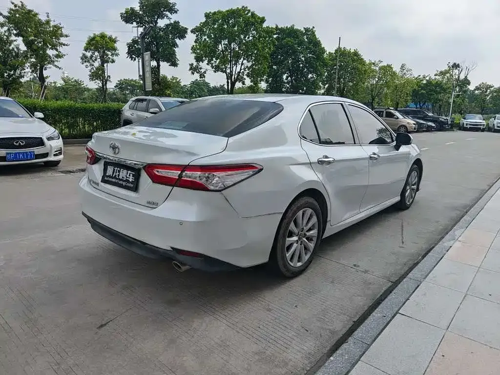 Toyota Camry — фото 9