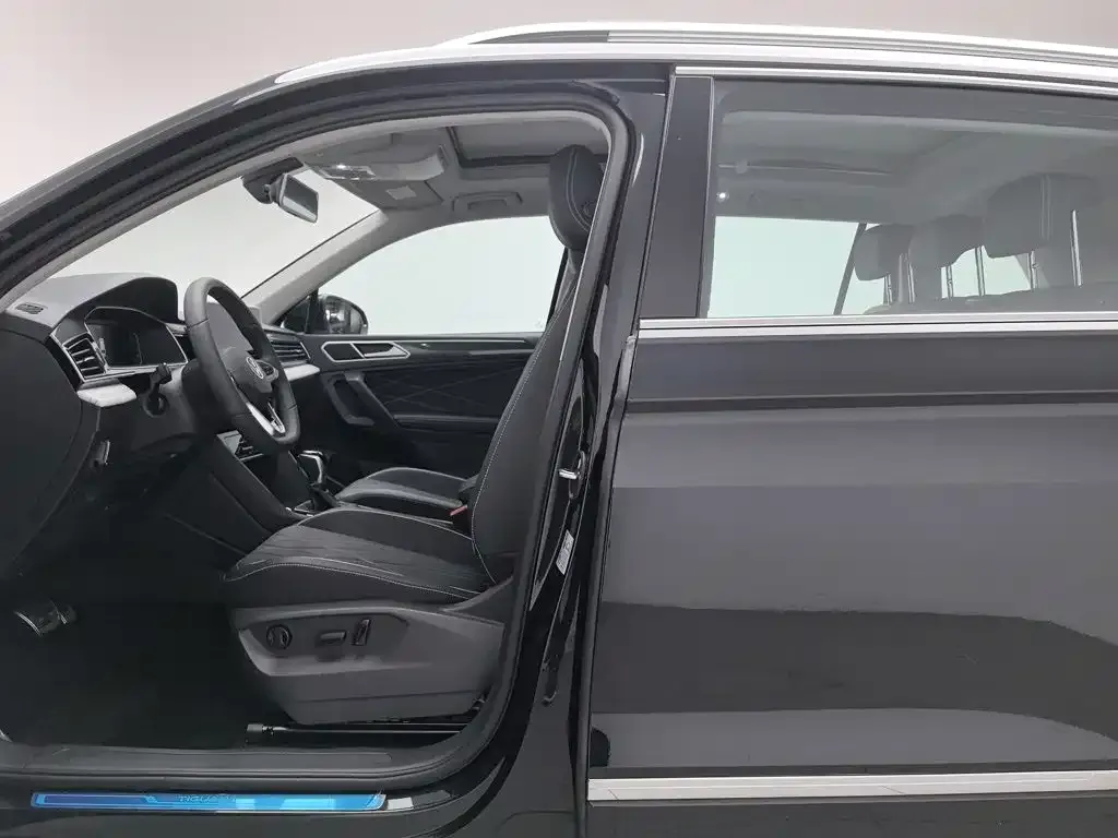 Volkswagen Tiguan L — фото 8