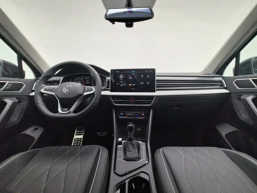 Volkswagen Tiguan L — фото 10
