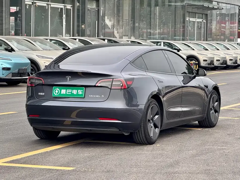 Tesla Model 3 — фото 10