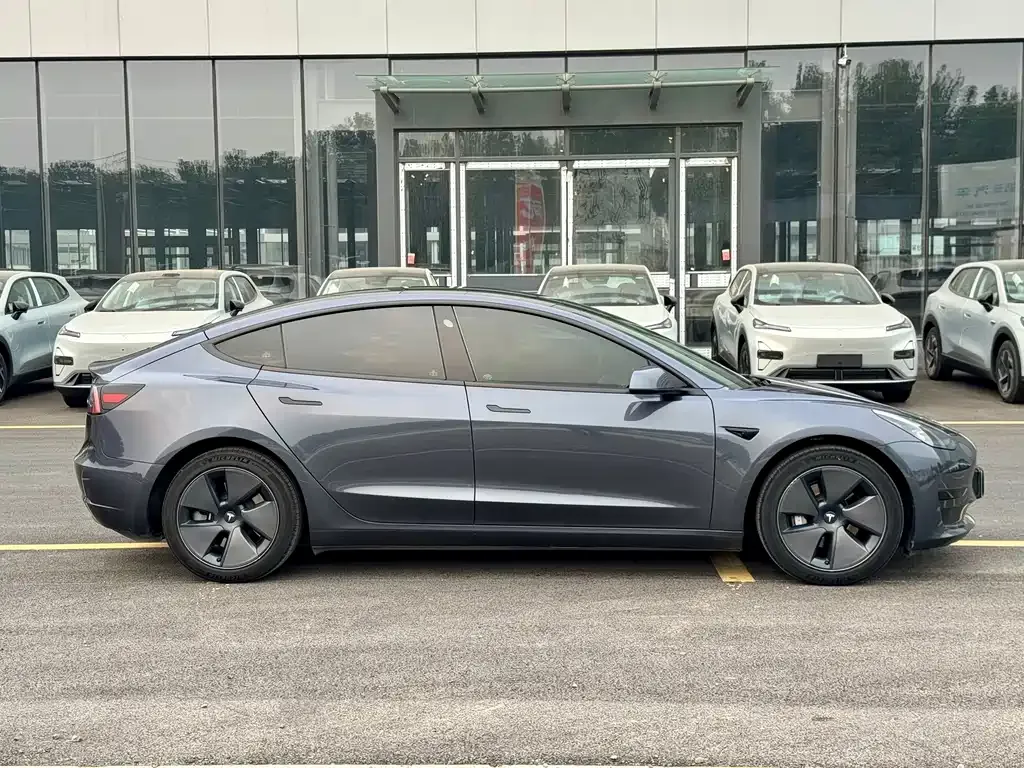 Tesla Model 3 — фото 6