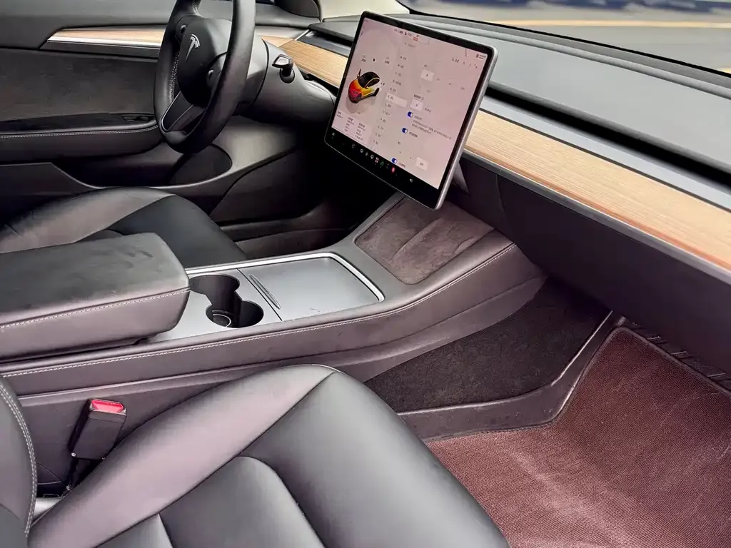 Tesla Model 3 — фото 4