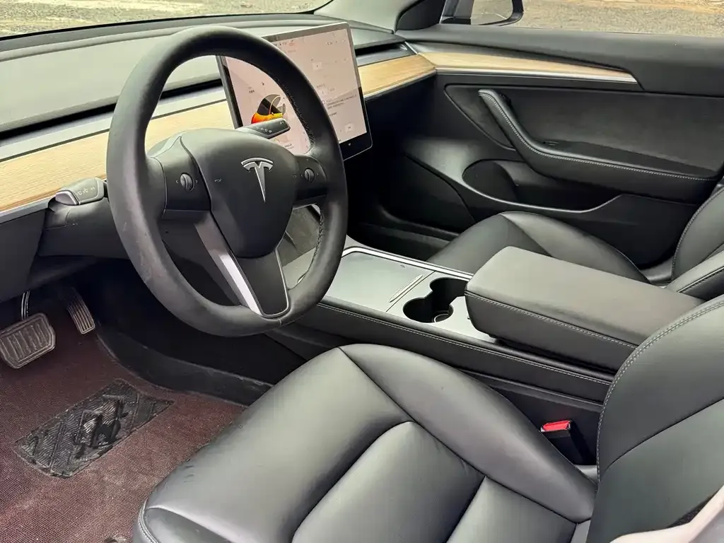 Tesla Model 3 — фото 3