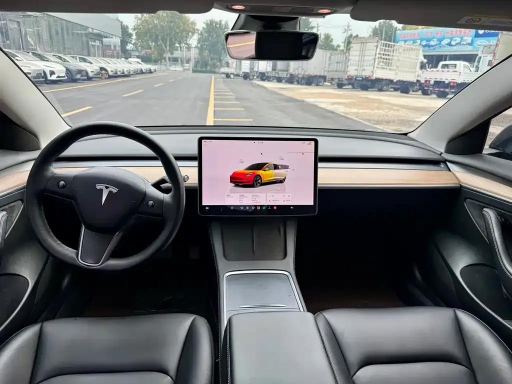 Tesla Model 3 — фото 5