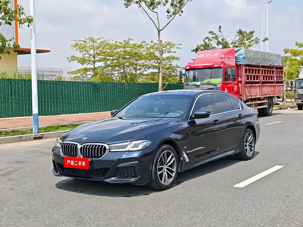 BMW 5 Series — фото 1