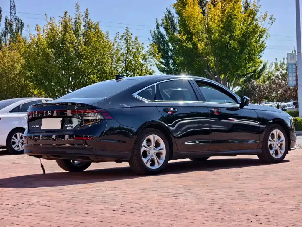 Honda Accord — фото 9
