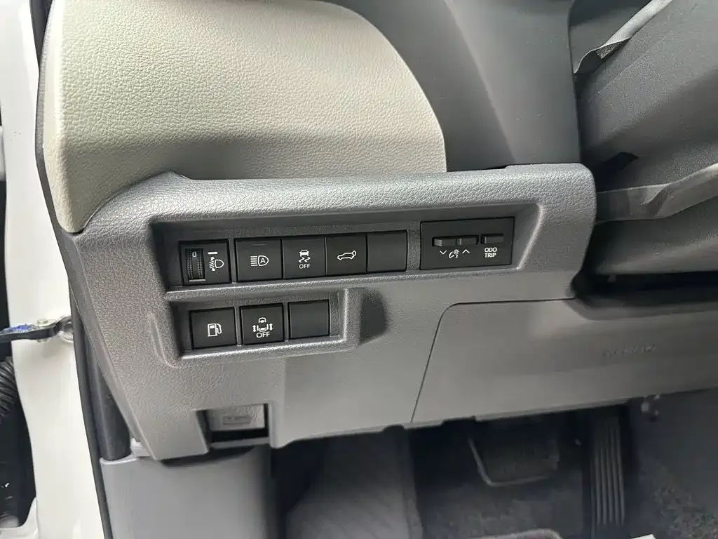 Toyota Sienna — фото 8