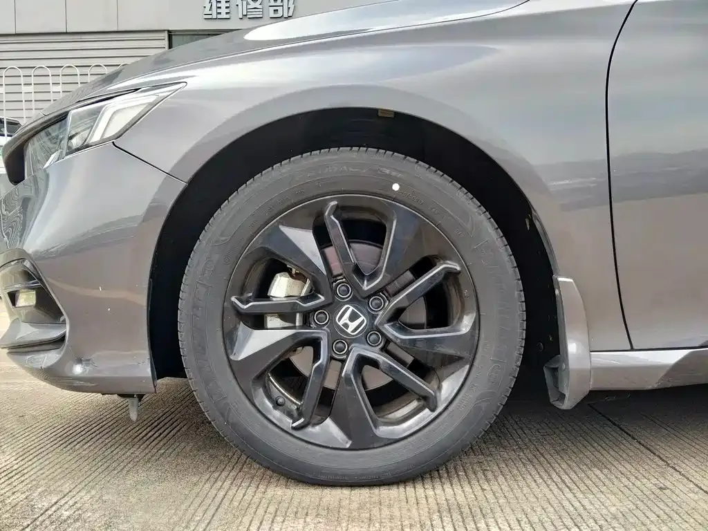 Honda Accord — фото 10