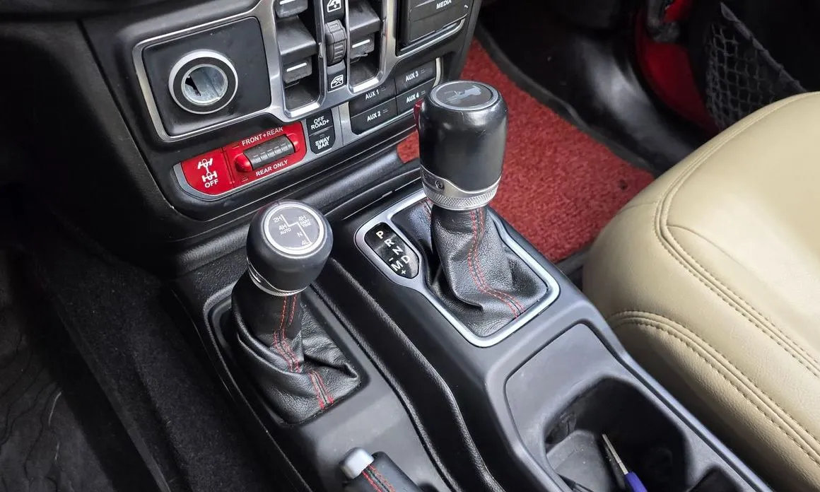 Jeep Wrangler — фото 10