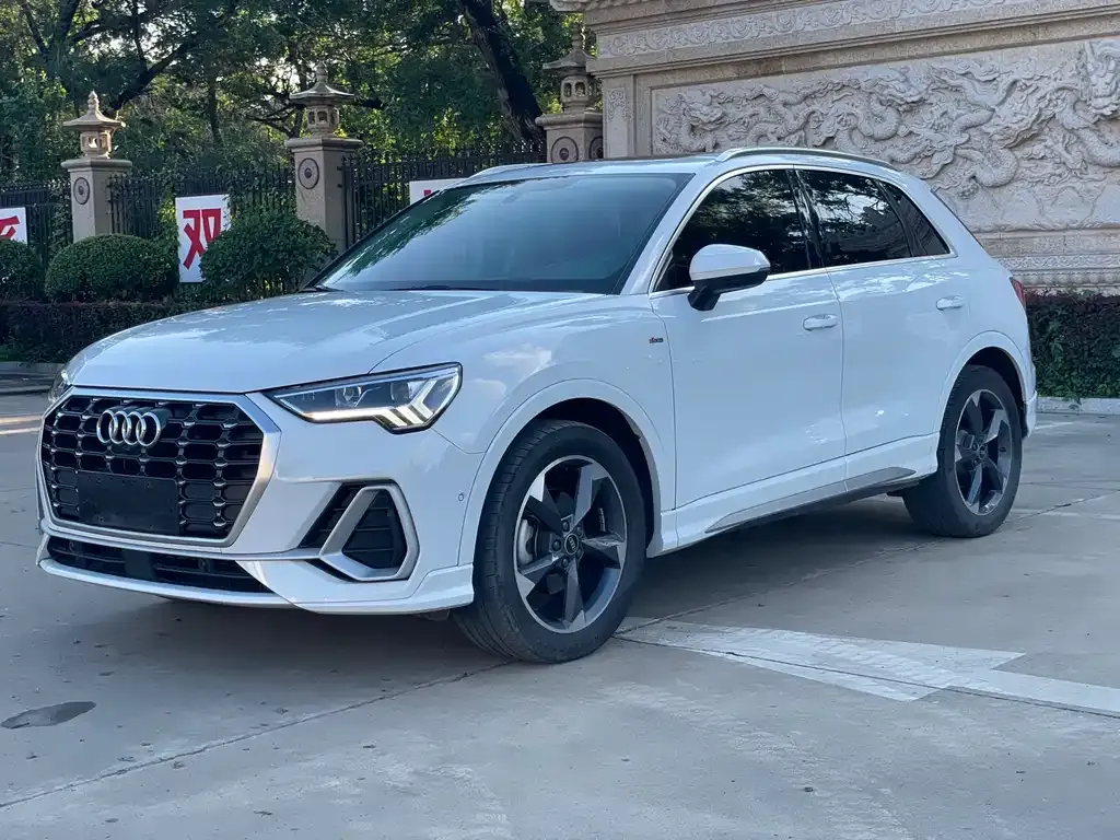 Audi Q3 — фото 1