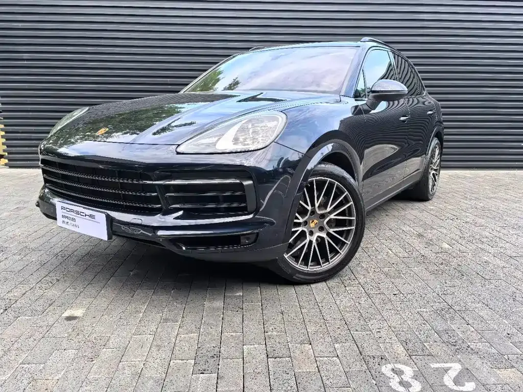 Porsche Cayenne — фото 1