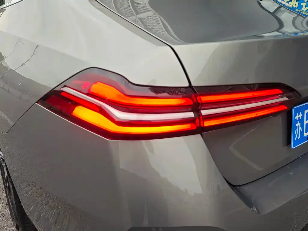 BMW 5 Series — фото 4