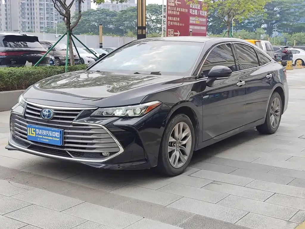Toyota Avalon — фото 1