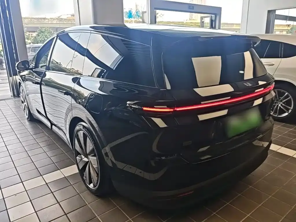 Li Auto Li i8 — фото 10