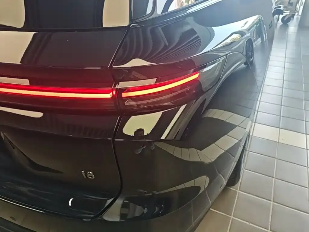 Li Auto Li i8 — фото 9