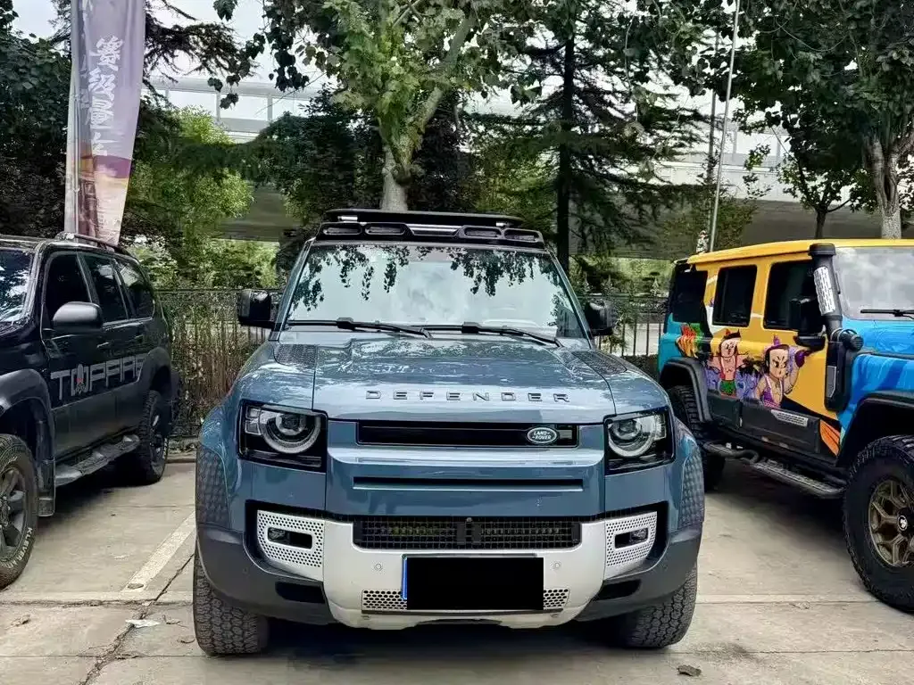 Land Rover Defender — фото 1
