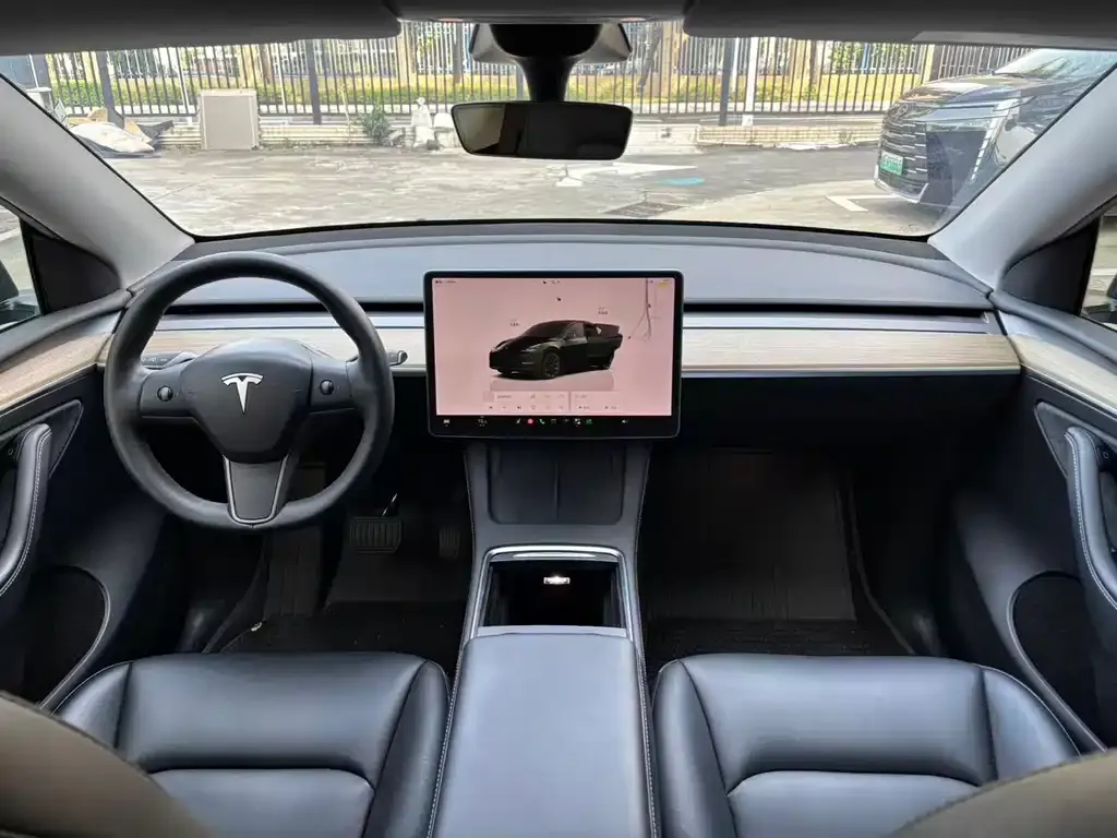Tesla Model Y — фото 2