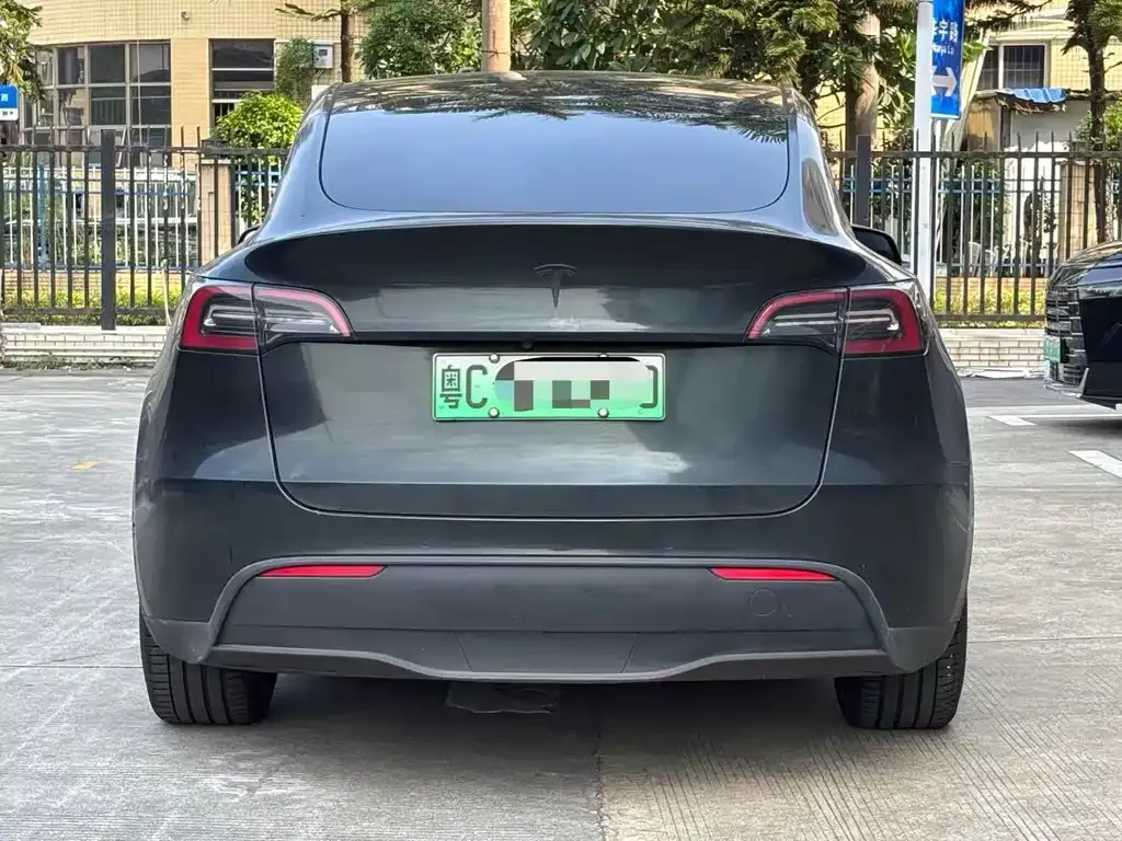 Tesla Model Y — фото 3