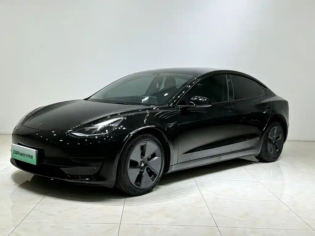 Tesla Model 3 — фото 1