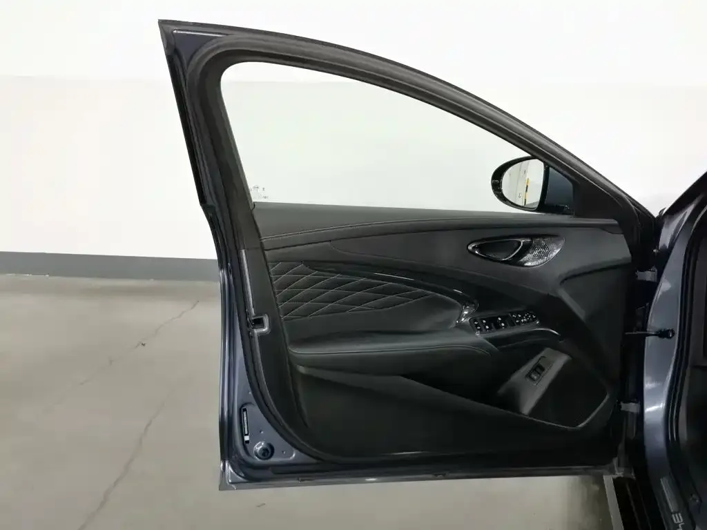 BYD Seal — фото 8