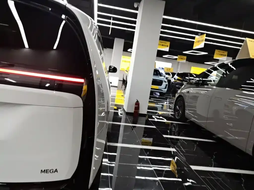 Li Auto MEGA — фото 9
