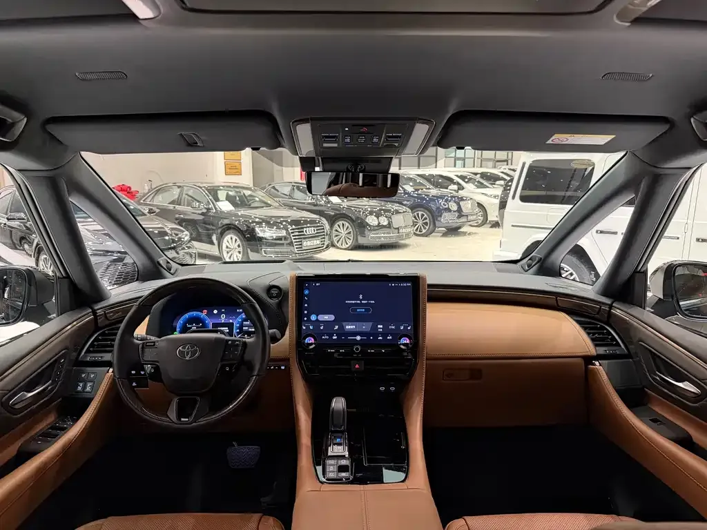 Toyota Alphard — фото 3