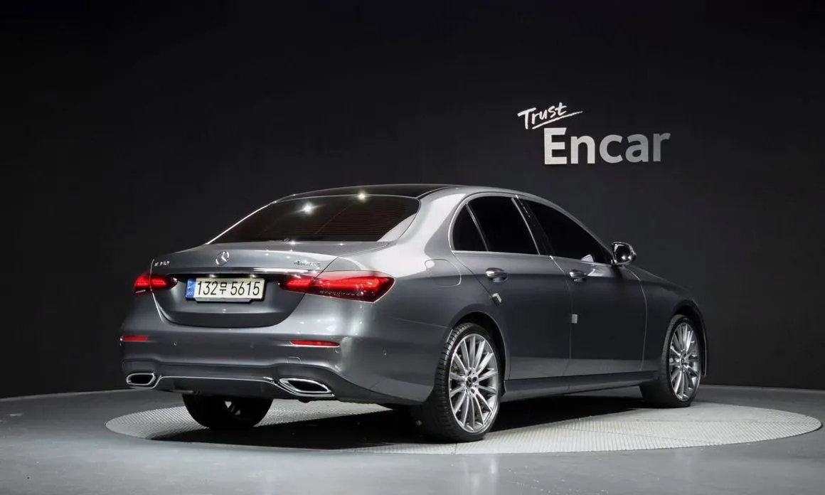 Mercedes-Benz E-Class — фото 2