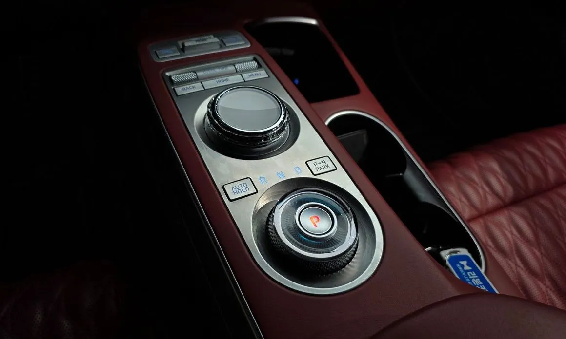 Genesis GV70 — фото 9