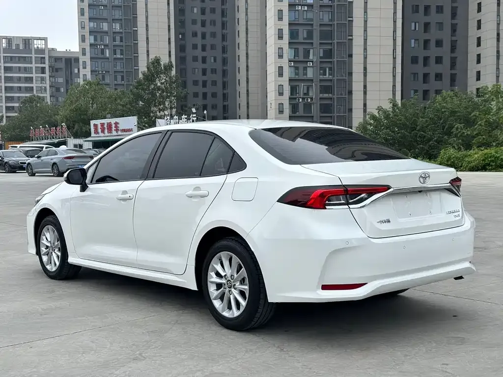 Toyota Corolla — фото 5