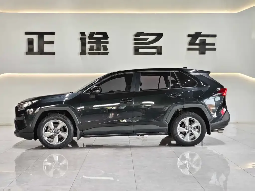 Toyota RAV4 — фото 10